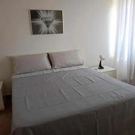 A&c Guest Black Diamond * Rom